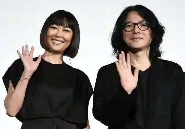 泪目！岩井俊二现身中山美穗告别仪式，深情发文缅怀故人