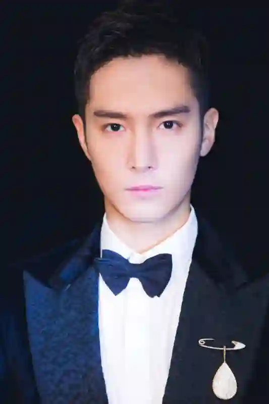 短暂地红了一下！高开低走的3位明星，曾经是顶流现“查无此人”