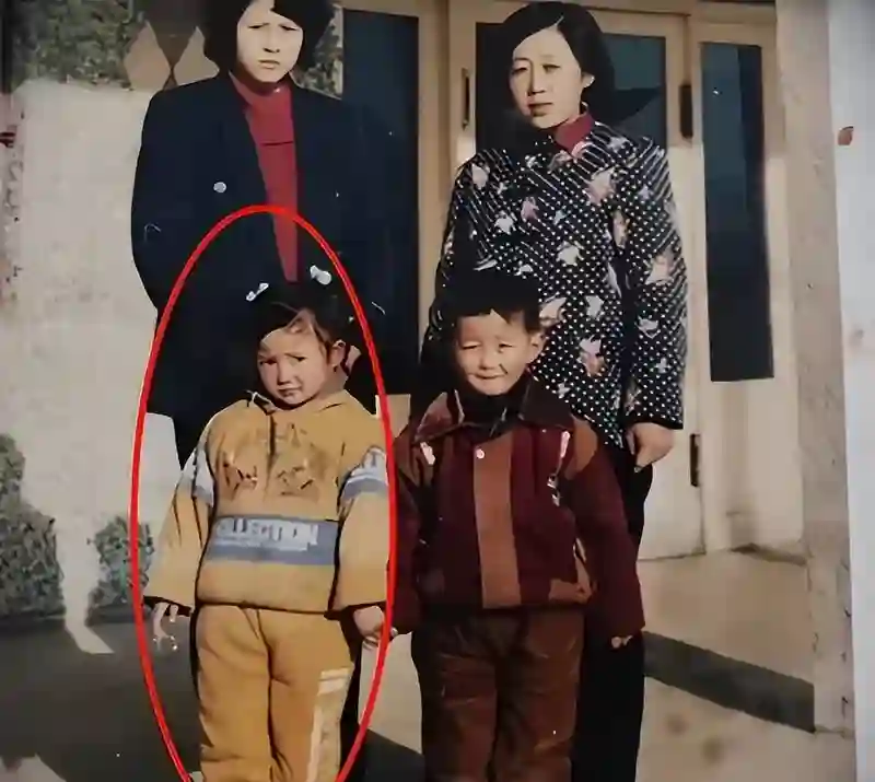 汪峰宁静牵手引争议，森林北删汪峰相关视频，晒童年照引发热议