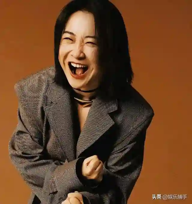 退出春晚，被综艺“开除”，43岁的贾玲终究还是把自己“作没了”
