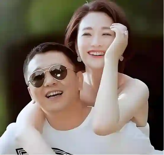 女演员与他同居5年，将美好的年华都给了他，他却选择和闺蜜结婚