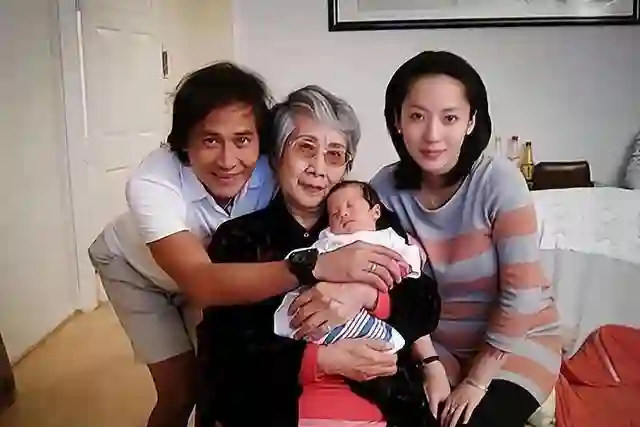 孙丽雅：嫁大24岁歌手齐秦，婚后连生两胎，一家四口其乐融融