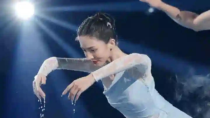 情史混乱、整容上瘾，这一次，谁都救不了鼻歪嘴斜的资源咖金晨！