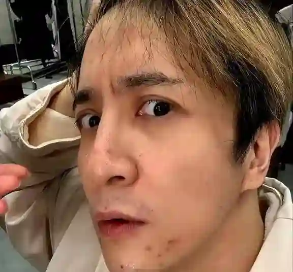 无滤镜大变样，许晴满脸沟壑，海清头发不多，谢霆锋像个小老头