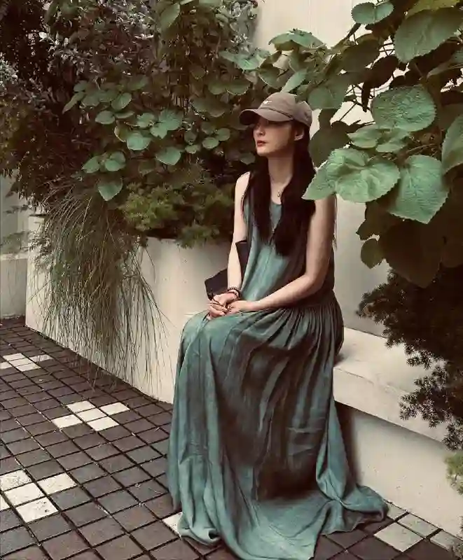 久未露面的蒋勤勤又美上热搜！网友：这是满50岁减30？