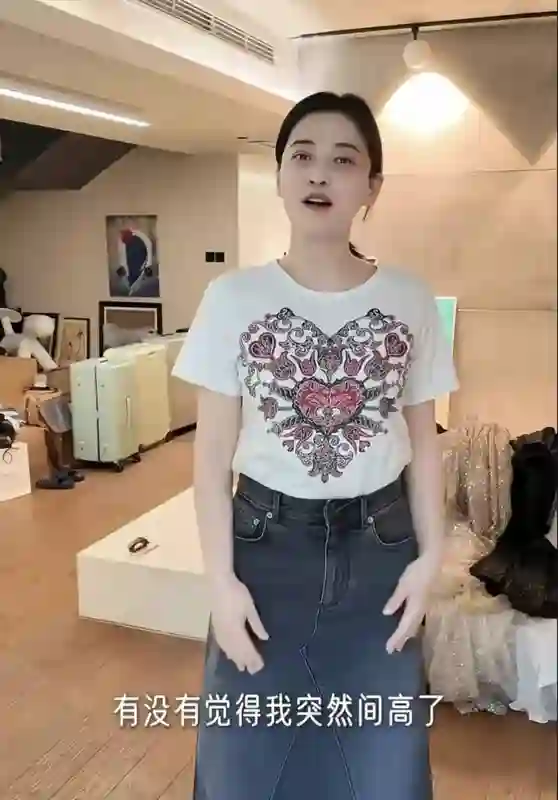 梅婷北京的豪宅内景曝光，十个人住一栋别墅，屋里有些杂乱