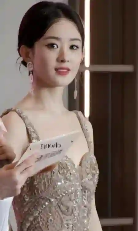 赵丽颖新欢被曝负面引争议，冯绍峰评论区炸锅