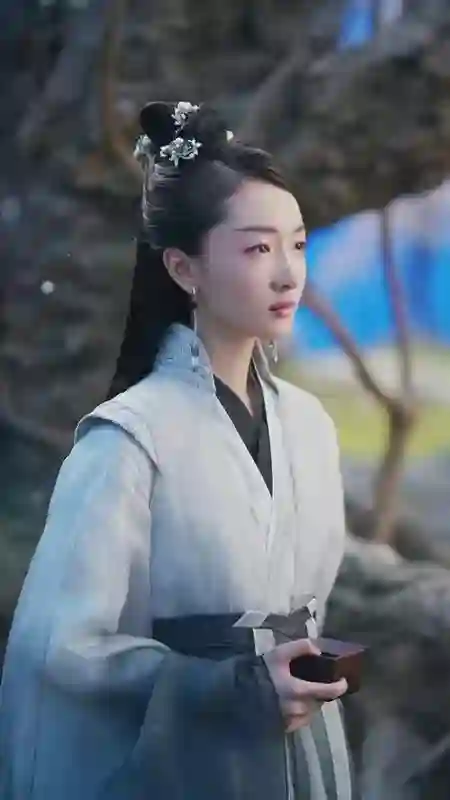 这是周冬雨？直接换了个头一样，美是美了却丢了辨识度