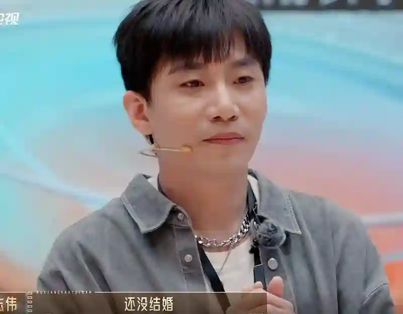 何九华综艺首度公开婚姻状态，感叹：目前还没结婚，单身生活引关注