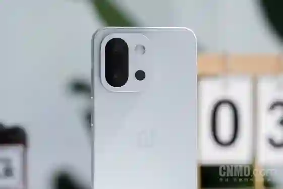 现在为什么都喜欢用小屏旗舰？看到这几款我秒懂了