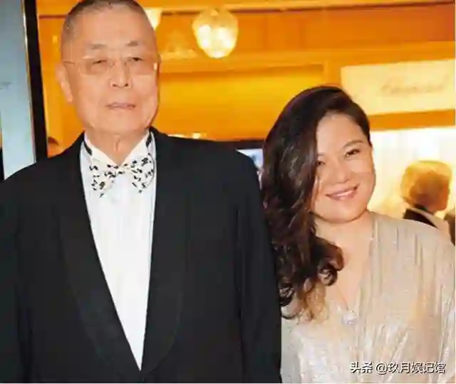 她41岁嫁入豪门，44岁为81岁刘诗昆生下女儿，48岁又生下二胎儿子