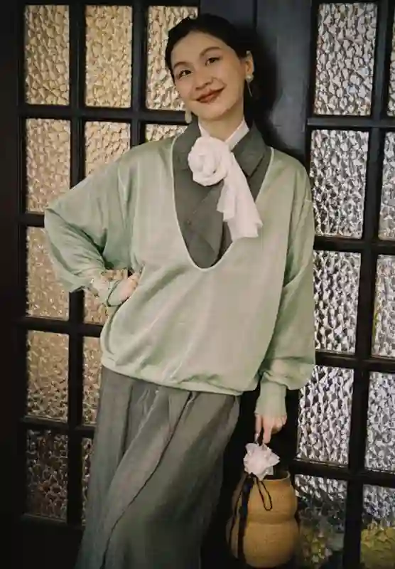 被金靖这组复古造型惊艳到！喜剧人秒变文艺女神~