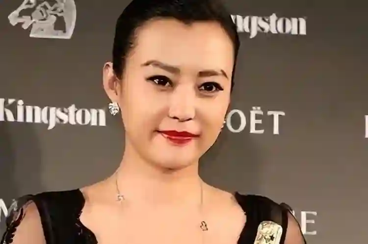 郝蕾一句话，扯下了内娱最后一丝“体面”，邓超成众矢之的