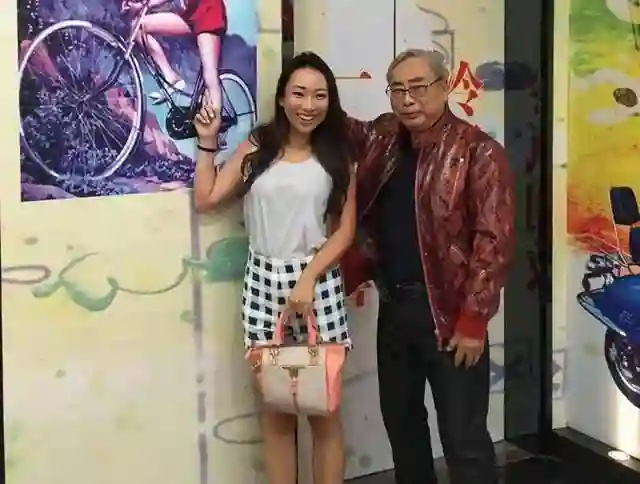 恭喜！香港知名富家千金宣布剖腹生下混血男婴，时隔三年再当妈妈