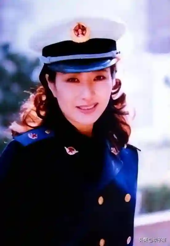 她倾国倾城，却拒绝潜规则，断送前程，如今62岁开创新天地