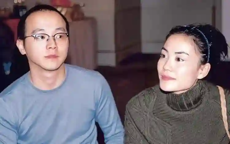 12年后，再看李亚鹏现任妻子海哈金喜，才懂她和王菲谁更“精明”