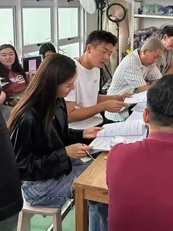 前TVB花旦现身大马拍戏，与旧同事时隔7年再搭档拍剧，破格饰演江湖大嫂