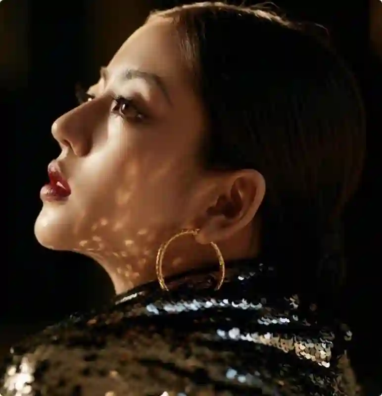 “颜值高是美女，脖子一露全毁形象，5位女星短脖尴尬曝光！”