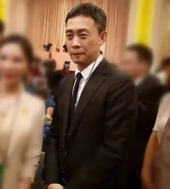 央视的镜头好真实，王一博帅的扎眼，吴京面相变了，宋佳太惊艳
