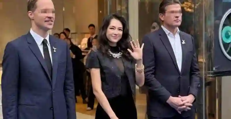 林志玲与章子怡撞衫，隔空比拼，谁的幸福更有质感？