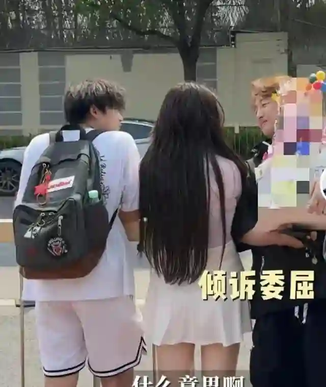 冉莹颖给仨儿子过儿童节，大儿子看到礼物冷脸走开，冉莹颖伤心哭