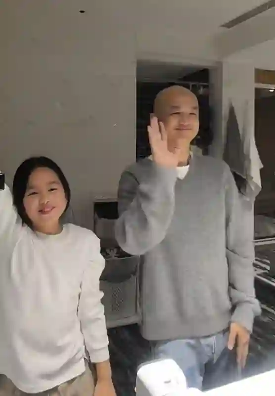 包贝尔10岁女儿身高引关注，网友：感觉突破了父母基因