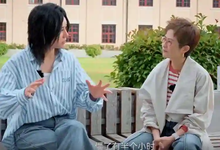 尚雯婕登台前抑郁症发作，不敢告诉节目组，在休息室僵硬了30分钟