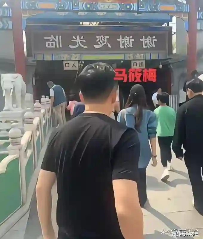 玥儿在北京第一个生日，汪小菲全家出动去挑礼物，汪大爷罕见露面