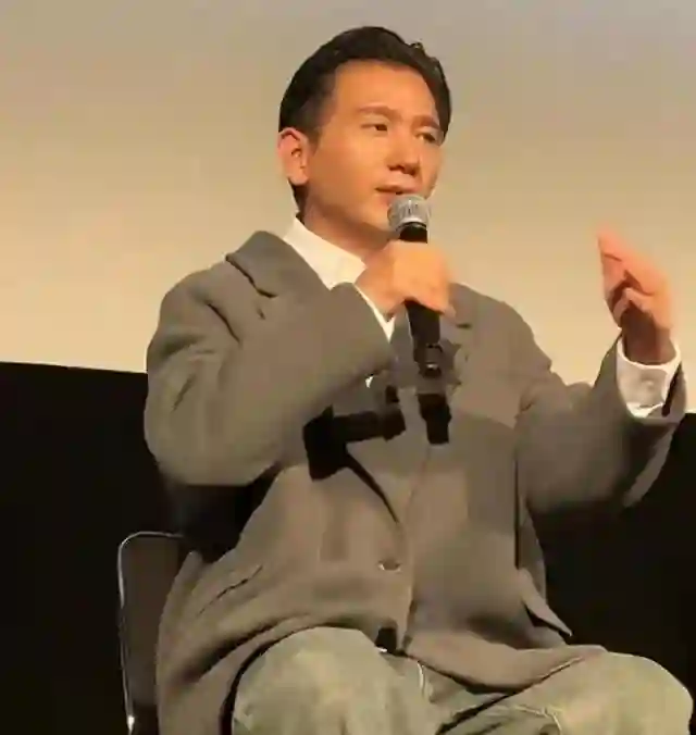 前脚赵丽颖刚被曝光恋情，后脚冯绍峰就有新动作，陈晓彻底输了