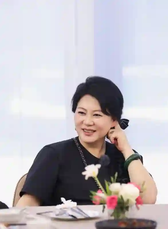 李嘉格终于说实话，和婆婆价值观一致，亲妈却成了陌生人