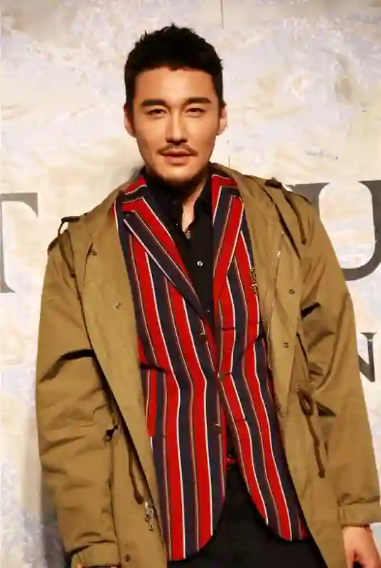 演员亲兄弟，境遇大不相同！弟弟住豪宅，哥哥却在成名后锒铛入狱