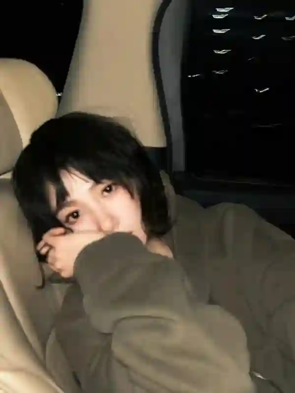 剪短还不够，赵丽颖的翘翘头“卷”得有点灵
