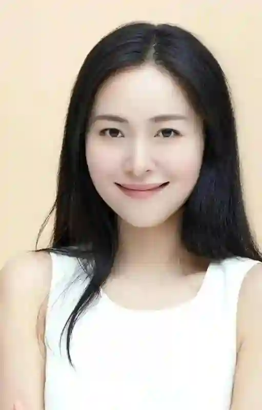 江一燕携夫走红毯，到处认干爹的茶艺大师，如今想靠浪姐“洗白”
