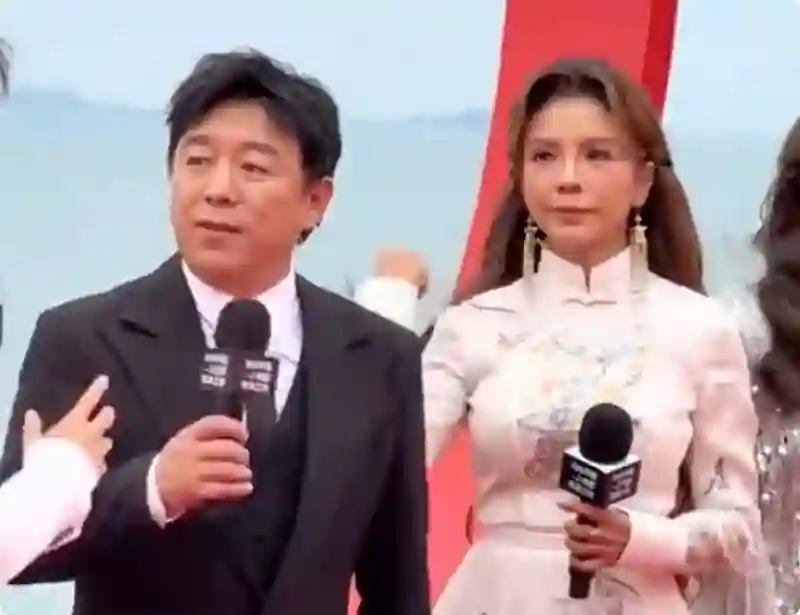 微短剧红毯：徐艺真御姐风十足，刘念蚂蚁腰抢镜，姚冠宇惊艳全场