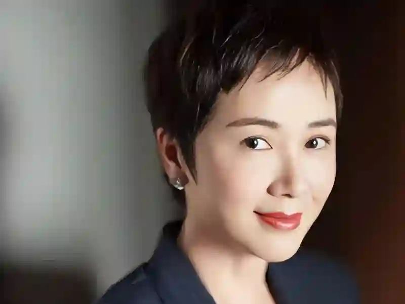 英国偶遇蒋雯丽，眼神衰败身材消瘦，曾经女神为何如此改变？