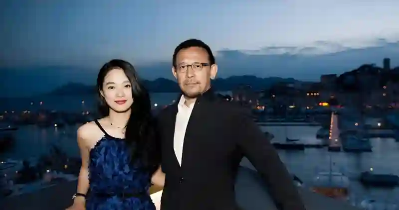 姜文姜武兄弟情深，两人的娇妻却天差地别，姜文果然“路子很野”