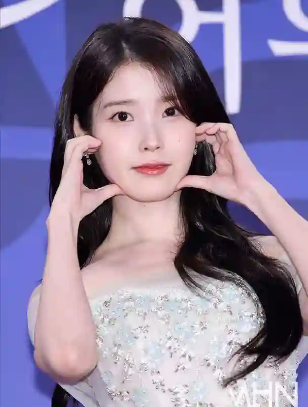 韩国青龙奖：IU拿视后美如初恋，李惠利变黑魔女，朴宝剑帅回巅峰