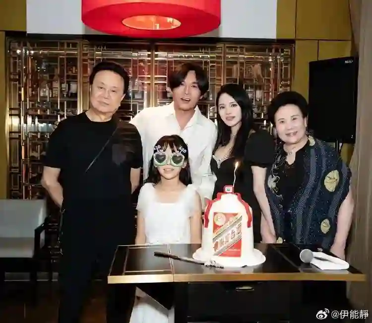 看哭！秦昊47岁生日，57岁伊能静写了一篇长文，再次回应婚变问题