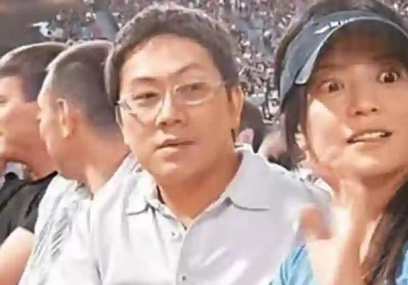 拔出萝卜带出泥！49岁赵薇近况被曝，原来圈内封杀只是冰山一角