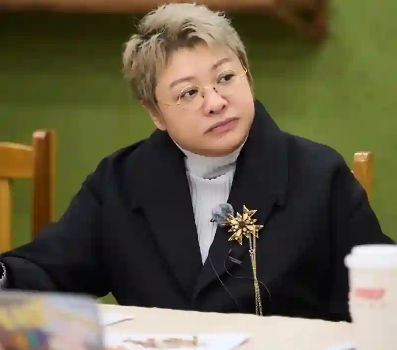 这一次，“看破又说破”的韩红，彻底撕下唐国强自以为豪的体面