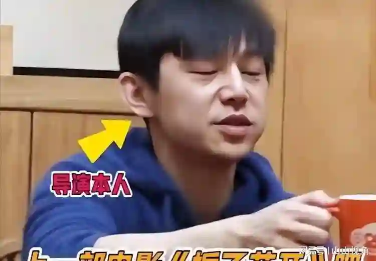 何炅“伪善面具”被撕碎？父母离世、无妻无子的他，到底做了什么