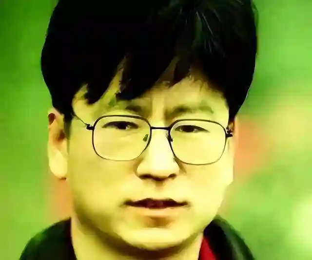 “央视一哥”白岩松被病痛折磨，曾多次想不开，56岁白发满头