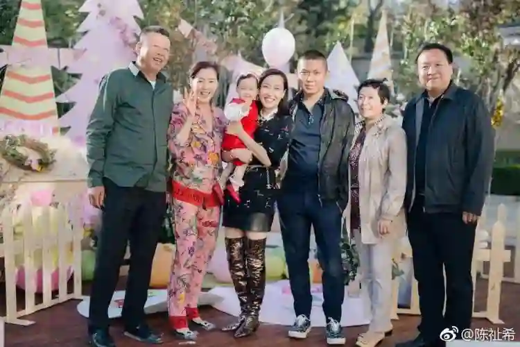 王一博于适背后的女大佬，电影圈最会赚钱的制片人陈祉希