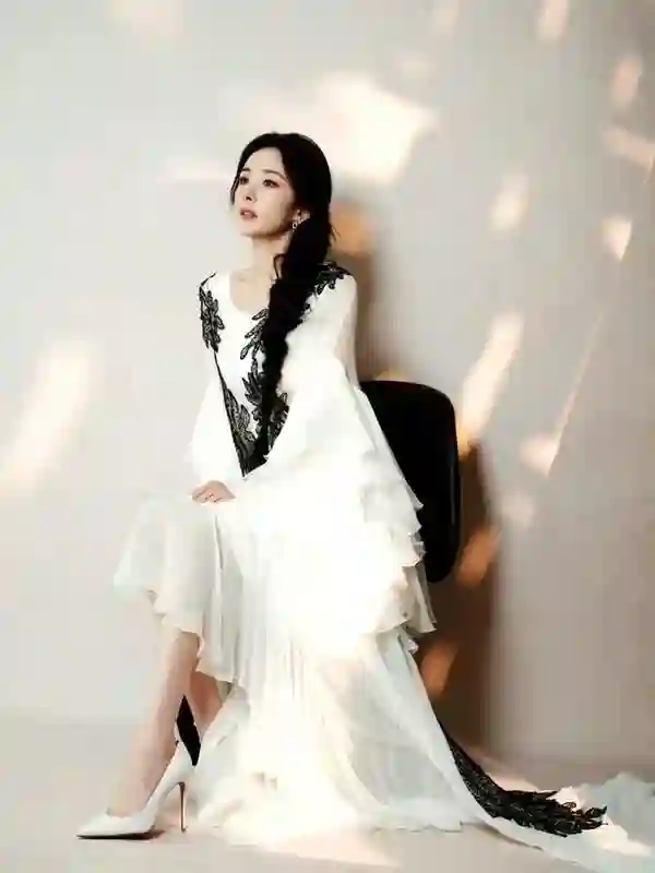 85花活动：杨颖不自信，杨幂终于不“露”了，赵丽颖还是“土”