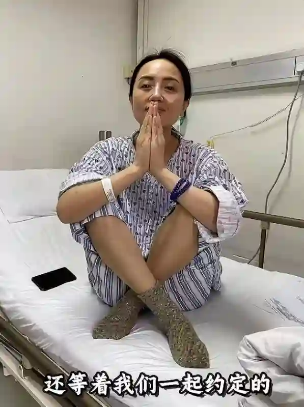 辛柏青朋友圈曝光！师父公开与朱媛媛聊天记录，曝其生前坚持念佛