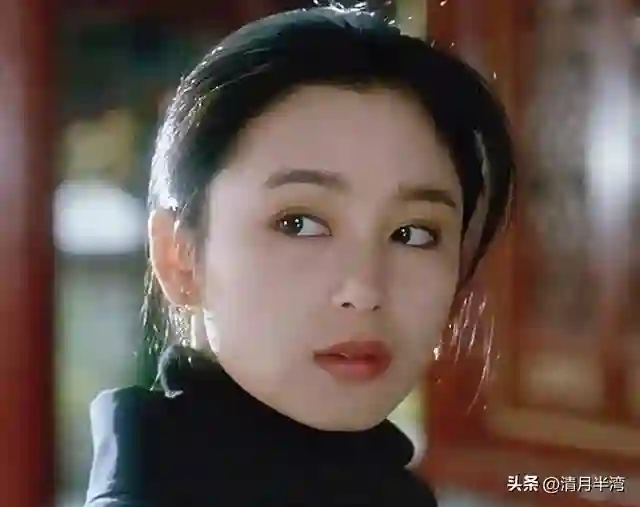 陈红脸平泪沟深算顶级美女吗？看她和周海媚、章子怡合照自有分晓