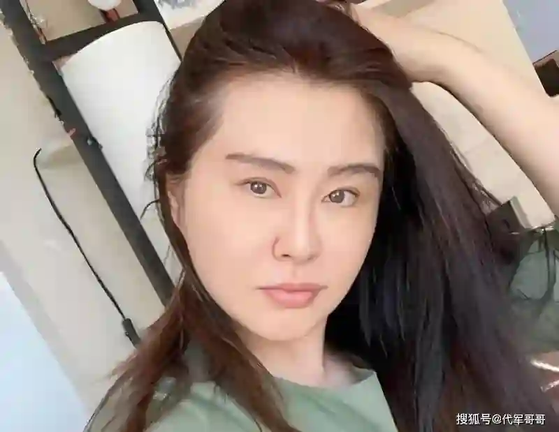 盘点年过40岁就断崖式衰老的8位女明星，看看都有谁？