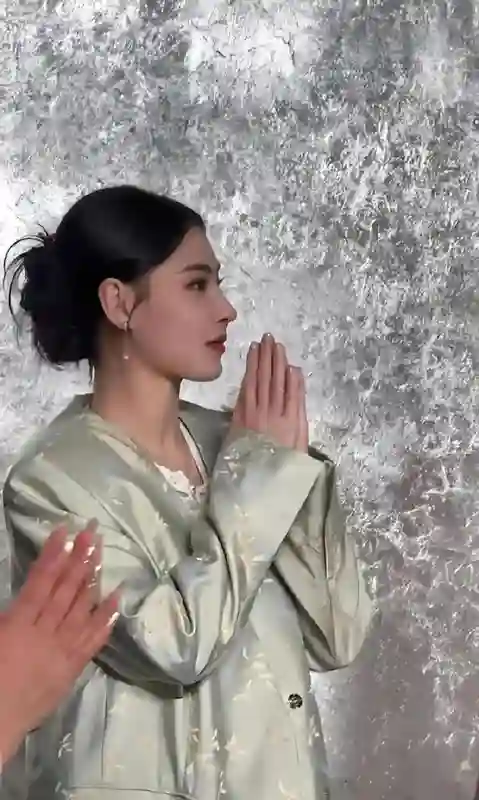 45岁张柏芝美得不像真人！颜值逆生长，网友：这状态合理吗？