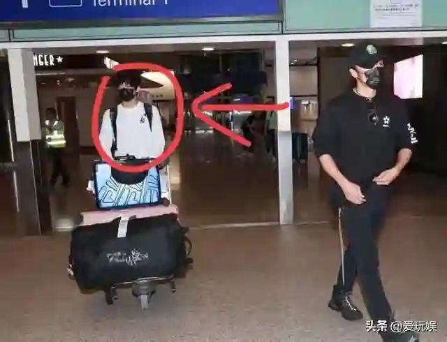 不带娃就别生！看完17岁谢振轩对弟弟的管教，才知什么是长兄如父