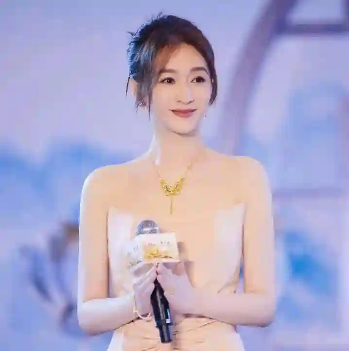 49岁李小冉爆丁克原因，一句话让向太无法反驳，现任娶她花了5亿